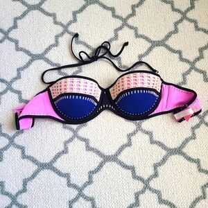 32 D Victoria Secrets Strapless Bikini Top